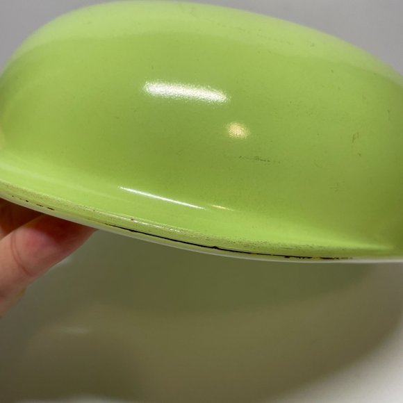 Vintage Pyrex Lime Green 024 Round Casserole 2 qt Baking Dish Milk Glass - Picture 7 of 8